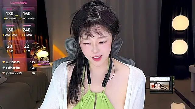 Snapshot of sweateanv_ chatting on 12-29-24, 10:56 sweateanv online show from 12-29-24, 10:56