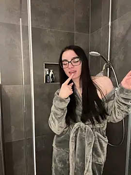 AdelinaAlia online show from 11-18-25, 10:52