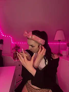 Snapshot of AdelinaAlia chatting on 02-21-26, 09:05 AdelinaAlia online show from 02-21-26, 09:05