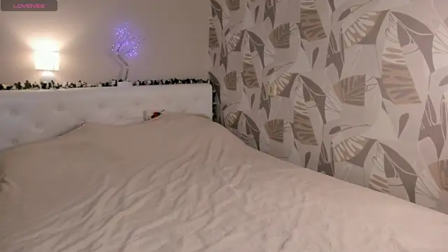 Snapshot of ViolaBloom22 chatting on 01-02-25, 07:51 ViolaBloom22 online show from 01-02-25, 07:51