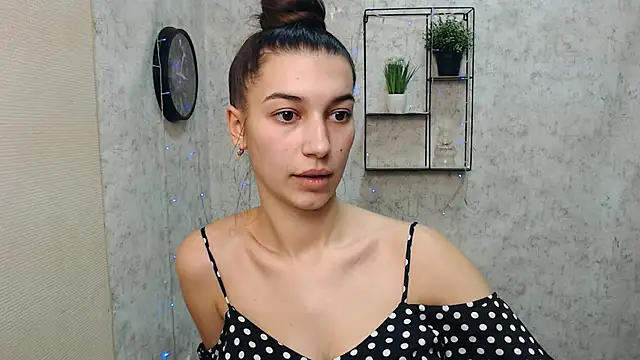 Snapshot of KarolinaRosse_ chatting on 01-14-25, 01:28 KarolinaRosse online show from 01-14-25, 01:28
