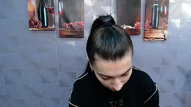 Snapshot of KarolinaRosse_ chatting on 01-24-25, 10:11 KarolinaRosse online show from 01-24-25, 10:11