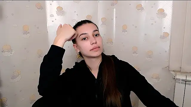 Snapshot of KarolinaRosse_ chatting on 02-04-25, 10:00 KarolinaRosse online show from 02-04-25, 10:00