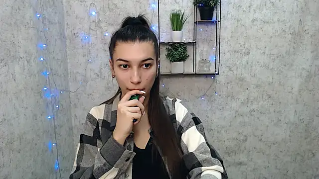 Snapshot of KarolinaRosse_ chatting on 02-17-25, 10:07 KarolinaRosse online show from 02-17-25, 10:07
