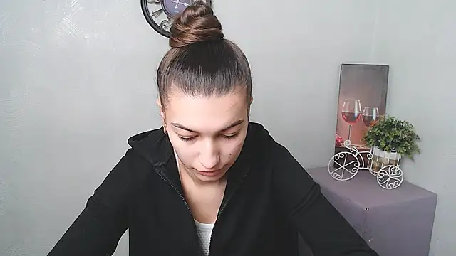 Snapshot of KarolinaRosse_ chatting on 02-19-25, 07:06 KarolinaRosse online show from 02-19-25, 07:06