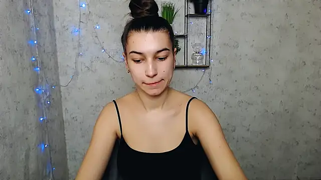 Snapshot of KarolinaRosse_ chatting on 03-02-25, 10:03 KarolinaRosse online show from 03-02-25, 10:03