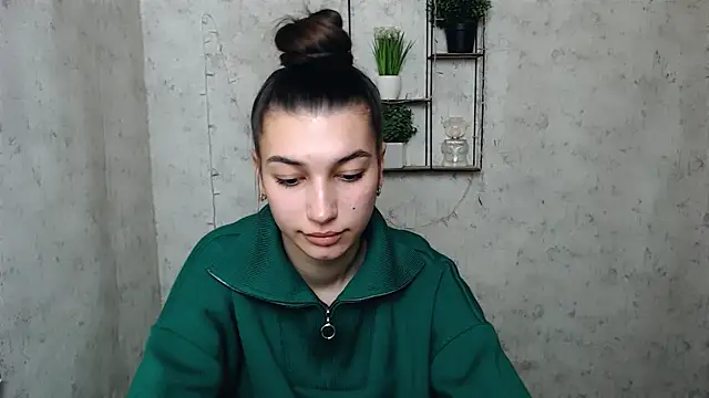 Snapshot of KarolinaRosse_ chatting on 03-08-25, 10:00 KarolinaRosse online show from 03-08-25, 10:00