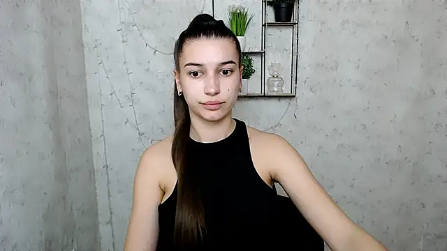 Snapshot of KarolinaRosse_ chatting on 03-22-25, 12:57 KarolinaRosse online show from 03-22-25, 12:57