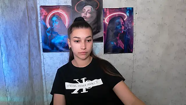 Snapshot of KarolinaRosse_ chatting on 10-14-25, 04:57 KarolinaRosse online show from 10-14-25, 04:57