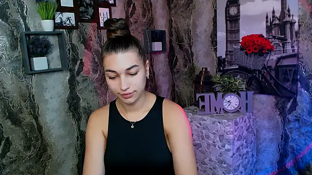 Snapshot of KarolinaRosse_ chatting on 10-28-25, 06:28 KarolinaRosse online show from 10-28-25, 06:28