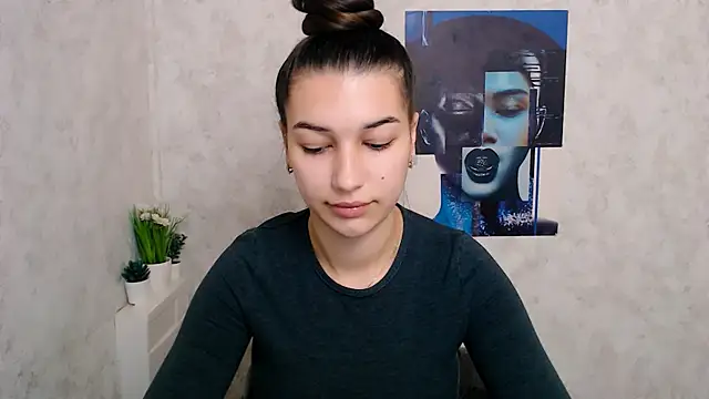 Snapshot of KarolinaRosse_ chatting on 11-19-25, 06:57 KarolinaRosse online show from 11-19-25, 06:57