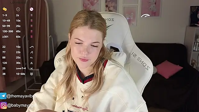 Snapshot of Maya_Rave chatting on 11-17-25, 04:07 Maya Rave online show from 11-17-25, 04:07