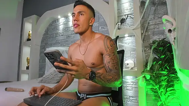 Aron Bolt online show from 10-25-25, 11:43