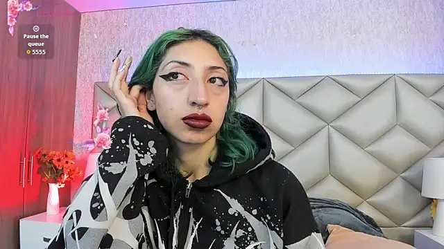 Im gaia online show from 12-20-25, 12:12