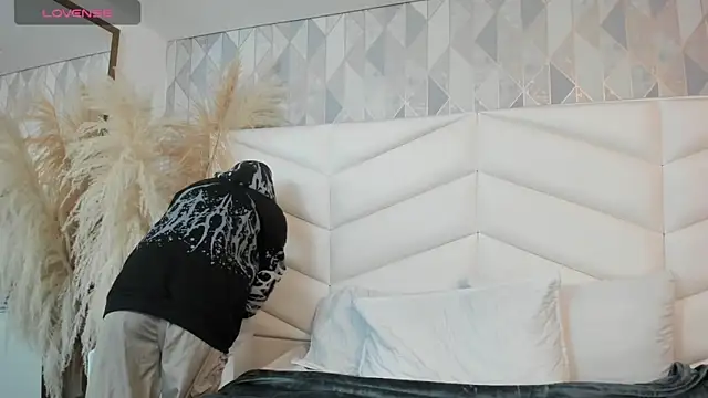 Im gaia online show from 12-21-25, 12:12