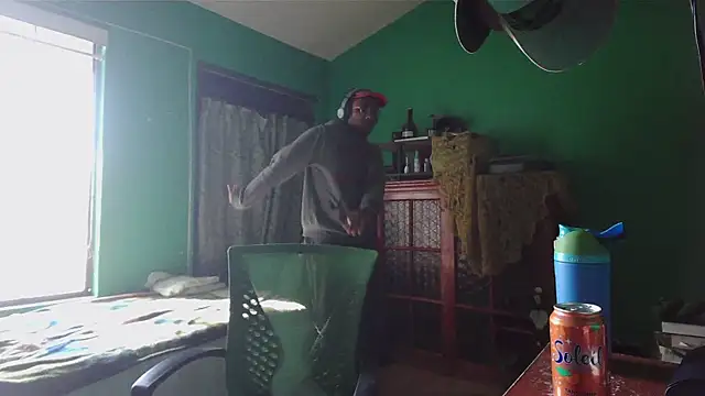 Snapshot of _______the chatting on 02-14-26, 05:21 the online show from 02-14-26, 05:21