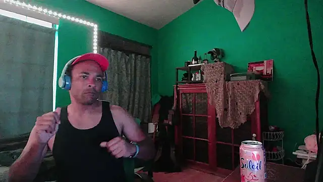 Snapshot of _______the chatting on 02-22-26, 12:45 the online show from 02-22-26, 12:45