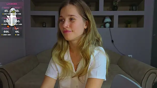 LinaCristonsen online show from 10-26-25, 03:29