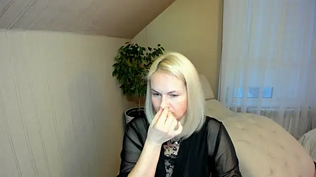 Snapshot of Alicee_Gracee chatting on 12-13-24, 01:01 Alicee Gracee online show from 12-13-24, 01:01