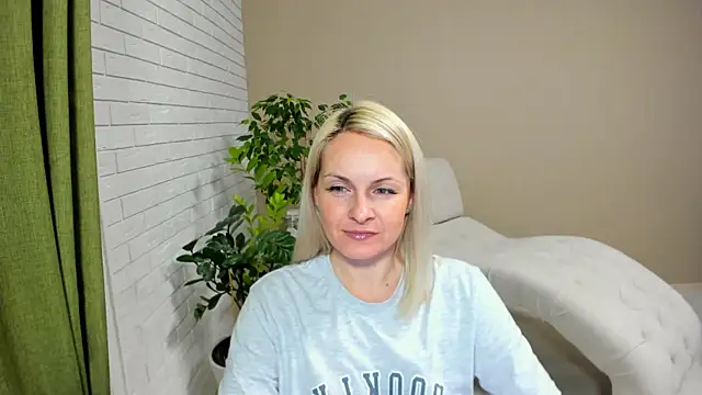 Snapshot of Alicee_Gracee chatting on 02-03-25, 07:21 Alicee Gracee online show from 02-03-25, 07:21