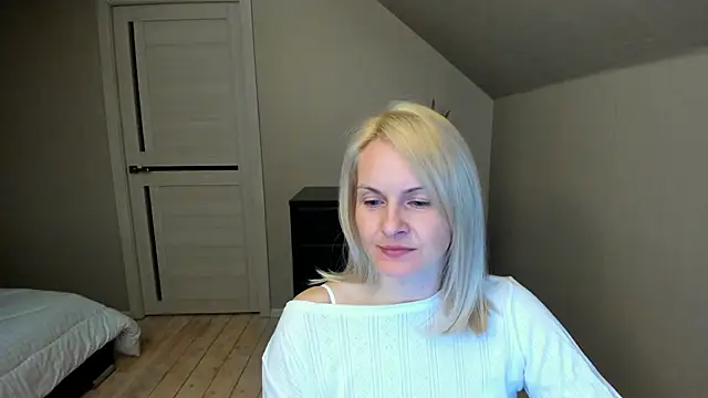 Snapshot of Alicee_Gracee chatting on 02-14-25, 08:59 Alicee Gracee online show from 02-14-25, 08:59