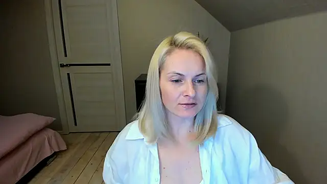 Snapshot of Alicee_Gracee chatting on 03-05-25, 06:23 Alicee Gracee online show from 03-05-25, 06:23