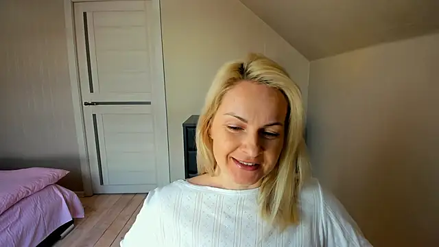 Snapshot of Alicee_Gracee chatting on 03-06-25, 09:25 Alicee Gracee online show from 03-06-25, 09:25