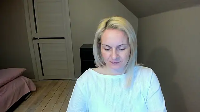 Snapshot of Alicee_Gracee chatting on 03-06-25, 06:37 Alicee Gracee online show from 03-06-25, 06:37