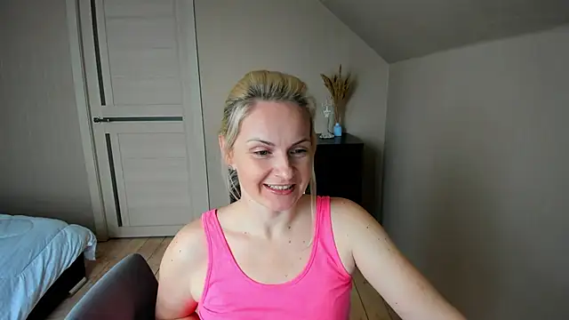 Snapshot of Alicee_Gracee chatting on 03-17-25, 06:00 Alicee Gracee online show from 03-17-25, 06:00