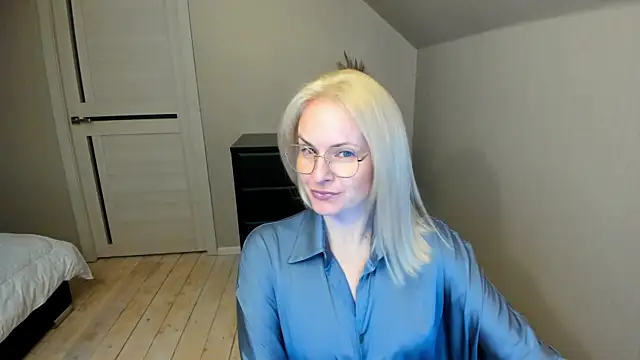 Snapshot of Alicee_Gracee chatting on 03-21-25, 06:18 Alicee Gracee online show from 03-21-25, 06:18