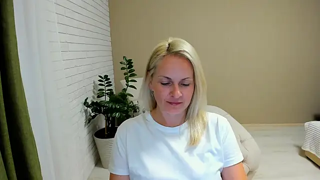 Snapshot of Alicee_Gracee chatting on 09-11-25, 08:09 Alicee Gracee online show from 09-11-25, 08:09