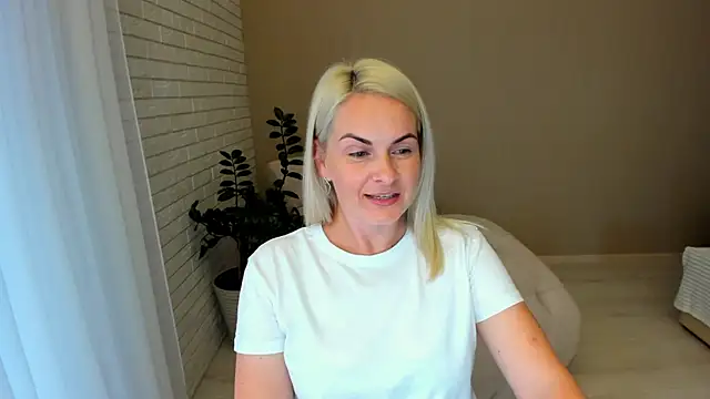 Snapshot of Alicee_Gracee chatting on 09-12-25, 02:39 Alicee Gracee online show from 09-12-25, 02:39