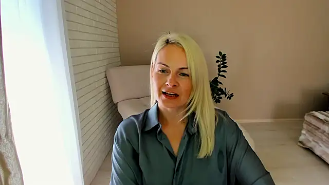 Snapshot of Alicee_Gracee chatting on 09-24-25, 08:06 Alicee Gracee online show from 09-24-25, 08:06