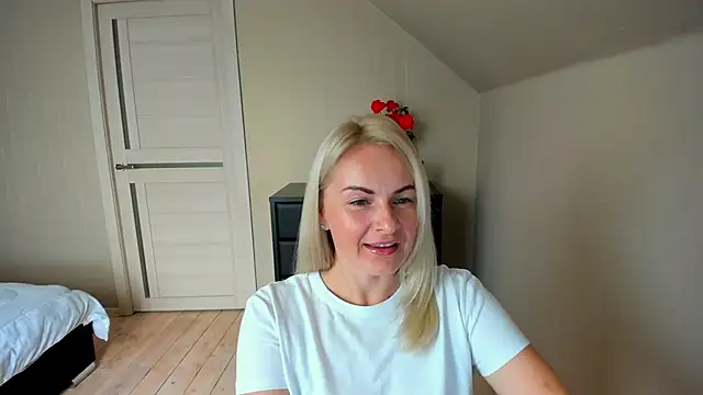 Snapshot of Alicee_Gracee chatting on 10-06-25, 09:40 Alicee Gracee online show from 10-06-25, 09:40