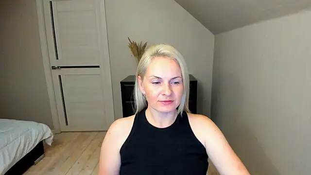 Snapshot of Alicee_Gracee chatting on 10-14-25, 06:52 Alicee Gracee online show from 10-14-25, 06:52