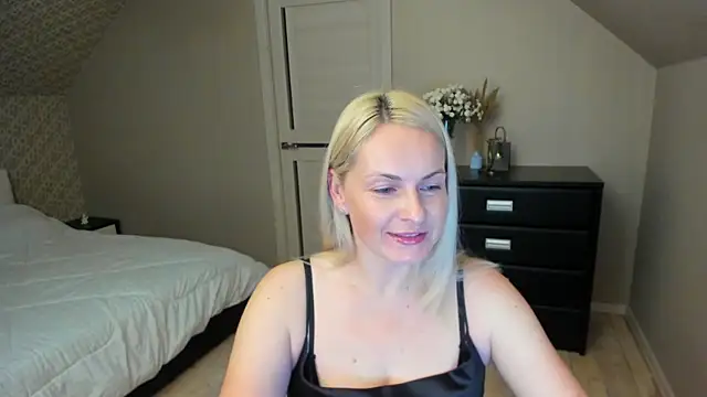 Snapshot of Alicee_Gracee chatting on 10-24-25, 07:32 Alicee Gracee online show from 10-24-25, 07:32