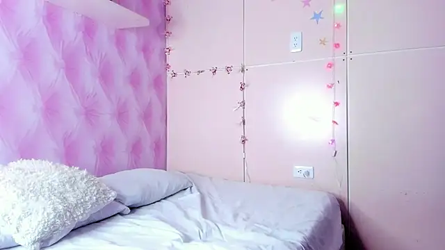 Snapshot of MarieMyller chatting on 12-22-24, 03:00 MarieMyller online show from 12-22-24, 03:00