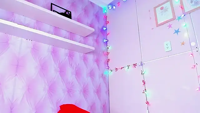 Snapshot of MarieMyller chatting on 12-27-24, 09:00 MarieMyller online show from 12-27-24, 09:00