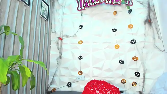 Snapshot of MarieMyller chatting on 10-24-25, 08:27 MarieMyller online show from 10-24-25, 08:27