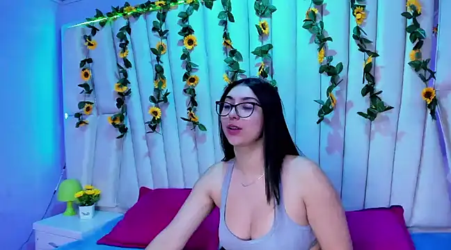 Snapshot of Lucy_Anall_ chatting on 01-24-25, 10:30 Lucy Anall online show from 01-24-25, 10:30
