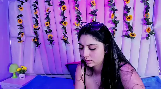 Snapshot of Lucy_Anall_ chatting on 02-04-25, 01:02 Lucy Anall online show from 02-04-25, 01:02