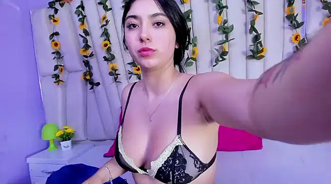 Snapshot of Lucy_Anall_ chatting on 02-06-25, 12:22 Lucy Anall online show from 02-06-25, 12:22