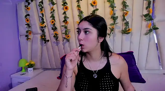 Snapshot of Lucy_Anall_ chatting on 02-15-25, 09:59 Lucy Anall online show from 02-15-25, 09:59