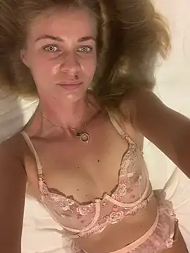 Snapshot of -OliWow- chatting on 01-12-25, 01:48 -OliWow- online show from 01-12-25, 01:48