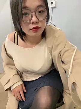 Bella0815 online show from 02-17-25, 07:58