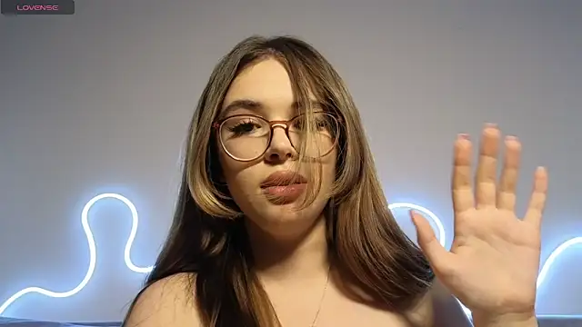 Snapshot of CutiePie3 chatting on 03-18-25, 12:27 CutiePie3 online show from 03-18-25, 12:27