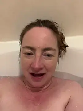 Snapshot of LouiseTswing chatting on 12-09-24, 04:58 LouiseTswing online show from 12-09-24, 04:58