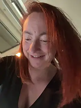 Snapshot of LouiseTswing chatting on 12-21-24, 01:10 LouiseTswing online show from 12-21-24, 01:10