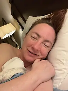 Snapshot of LouiseTswing chatting on 01-22-25, 07:03 LouiseTswing online show from 01-22-25, 07:03