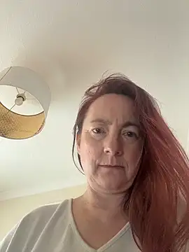 LouiseTswing online show from 02-10-26, 02:21